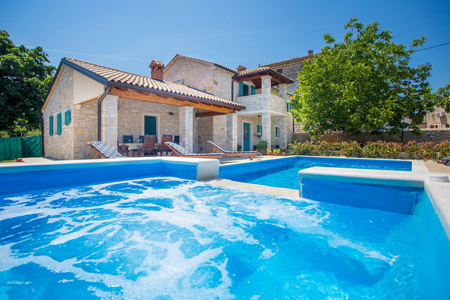 Villa con piscina in affitto