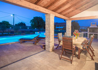 Villa with swimming pool for rent-outside