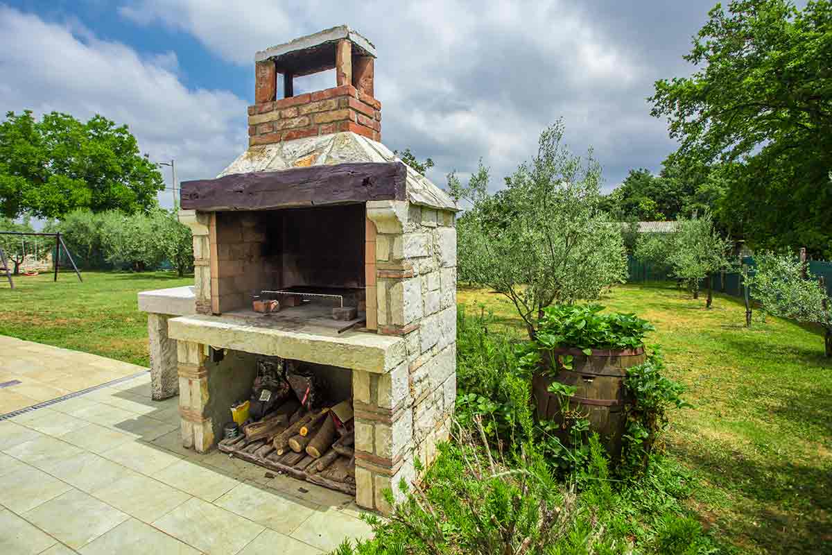 Villa with swimming pool for rent-barbecue