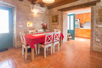 Villa with swimming pool for rent-dining room